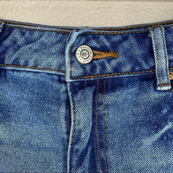Pacsun Womens Size 30 Slightly Washed Distressed Mom Short - Picture 3 of 12